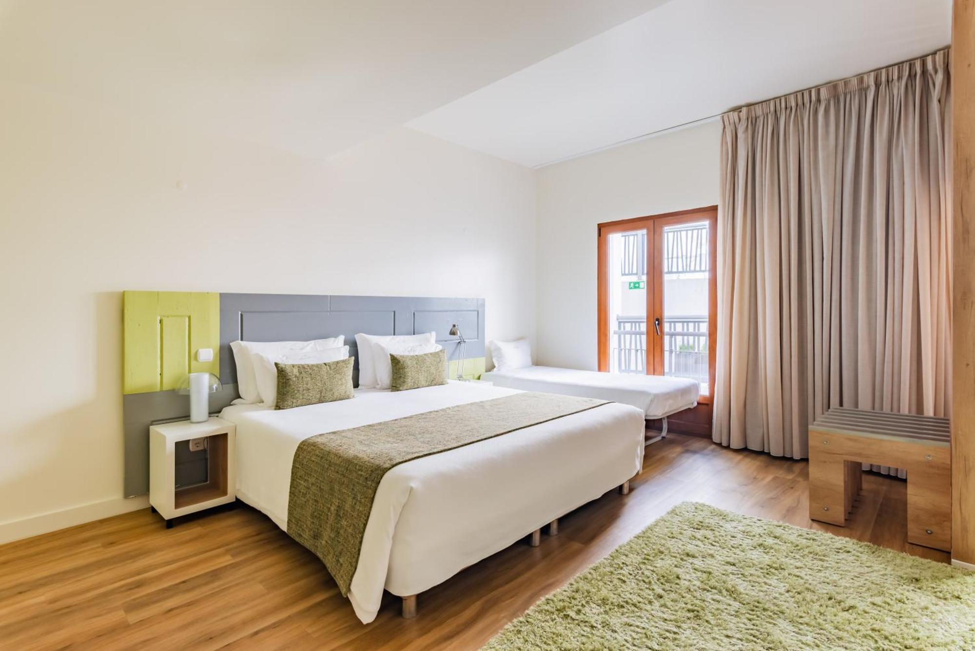 Porta Da Arrabida Suites Palmela Exterior photo